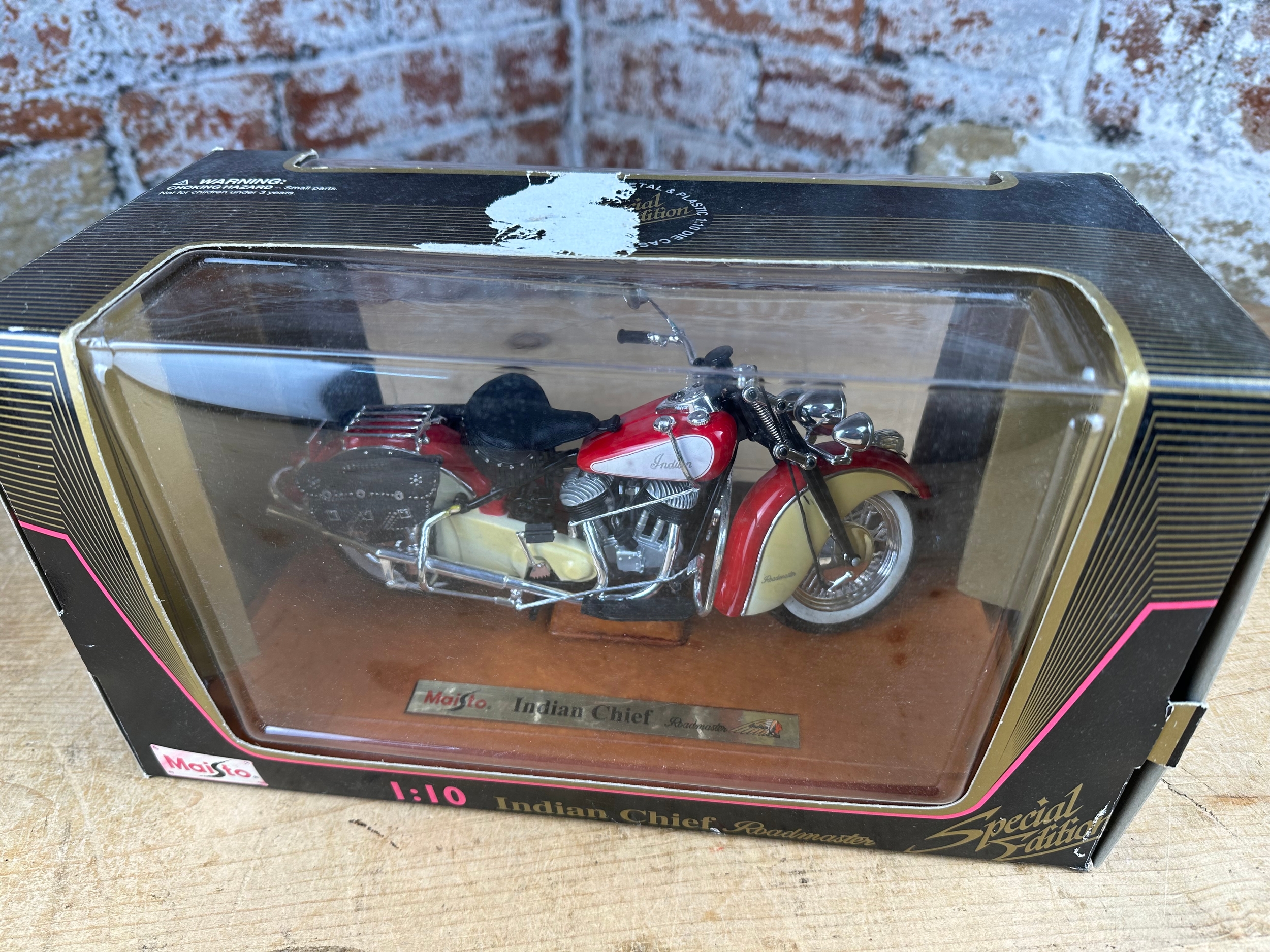 Indian Chief Roadmaster Maisto Special Edition 1 10 Motorcycle Diecast Model