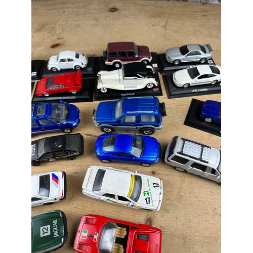 122 - 20 Mixed Corgi & Del Prado Diecast Display Cars