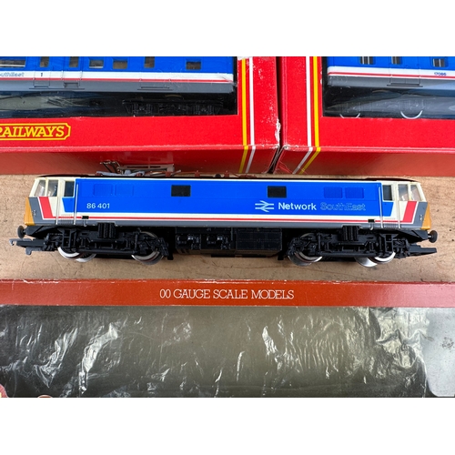 150 - Hornby 00 Gauge R368 Class 86 Network South East Engine & Carriages