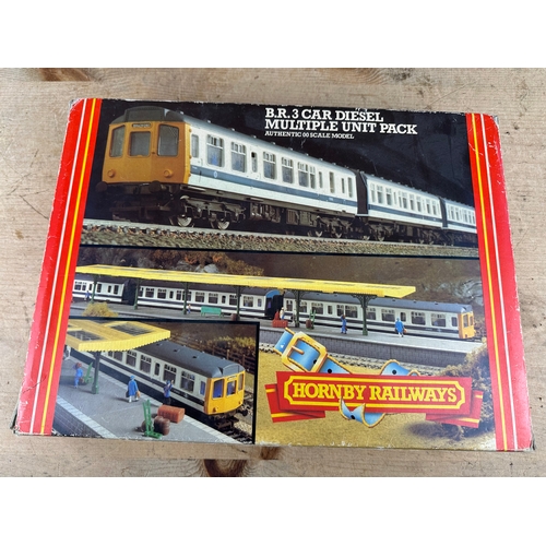 151 - Hornby 00 Gauge B.R. 3 Car Diesel Multiple Unit Pack