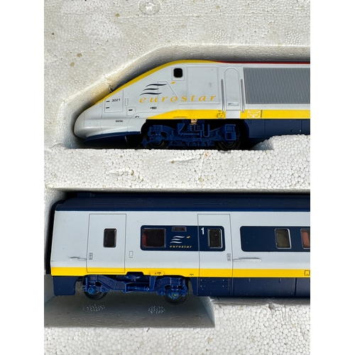 156 - Hornby 00 Gauge Eurostar 3021 / 3022