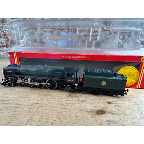 160 - Hornby 00 Gauge Britannia 70000 Model Train