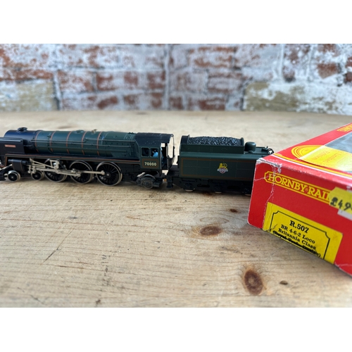 160 - Hornby 00 Gauge Britannia 70000 Model Train