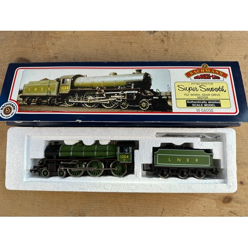 177 - Bachmann 00 Gauge Model Train -  Thompson B1 Class 4-6-0