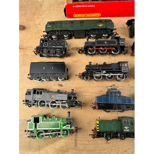 179 - Group of Hornby & Other 00 Gauge Model Trains & Tenders