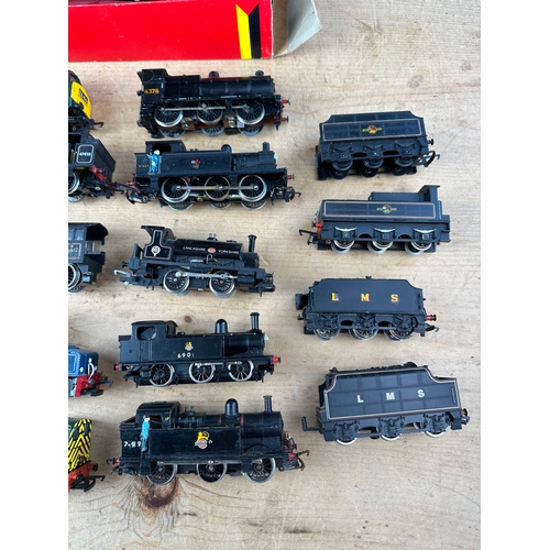 179 - Group of Hornby & Other 00 Gauge Model Trains & Tenders