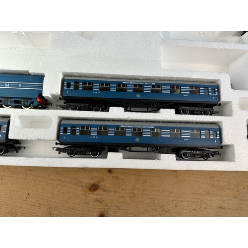 182 - Hornby 00 Gauge Coronation Scot Modekl Train