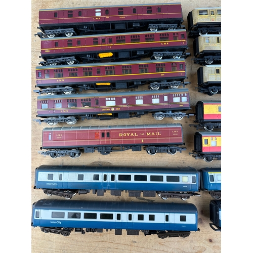 186 - Hornby 00 Gauge Intercity 125 & Quantity of Passenger Carriages