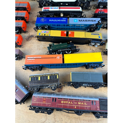 188 - Hornby 00 Gauge Carriages & Rolling Stock