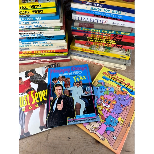 423 - Large Quantity of Vintage Annuals