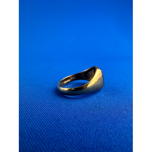 47 - 9ct Gold Onyx Signet Ring Size X 5.2g