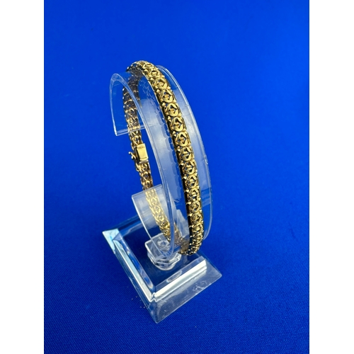 74 - 9ct Gold Bracelet 10g 18cm long