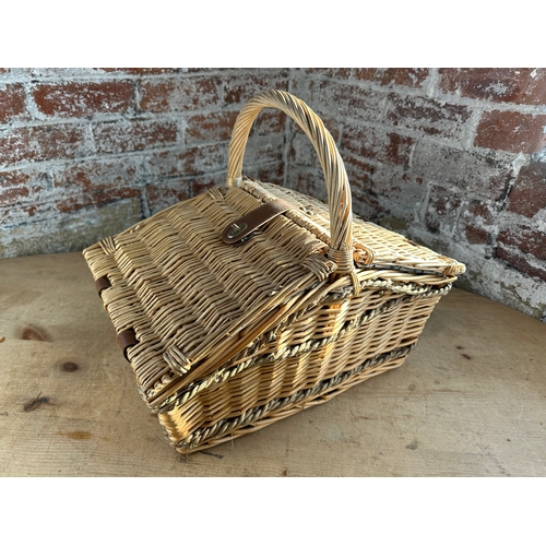 257 - Quality Picnic Hamper with contents