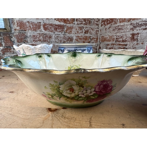 458 - Jardiners, Planters & Washbowl