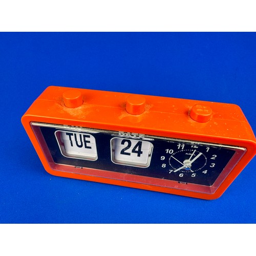 237 - Retro Style Calendar Clock