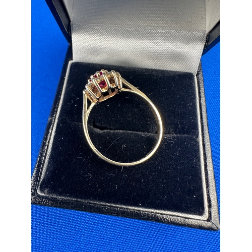 18 - 9ct Gold Ring with red stone 2.18g size P