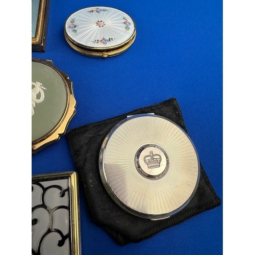 213 - Quantity of Compacts Including Wedgwood Jasperware, Stratton, Musical & Bakelite  etc.