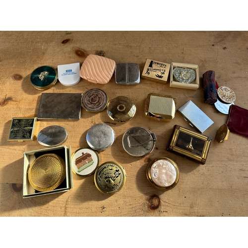 240 - Quantity of Vintage & Later Compacts including Stratton