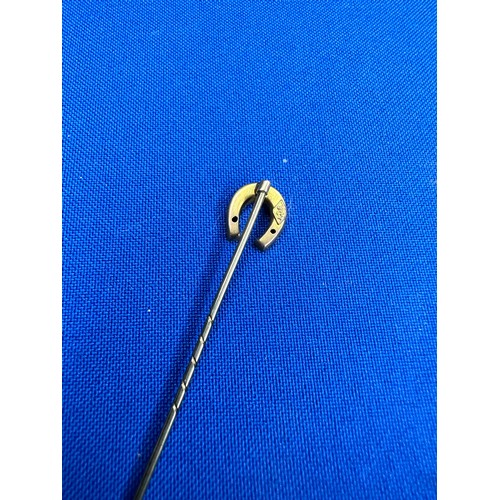 43 - 9ct Gold Horse Shoe Stick Pin