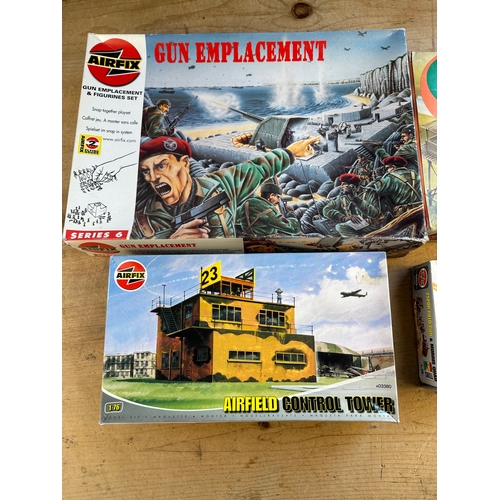 91 - Vintage Airfix Kits: Military Dioramas & Field Gun