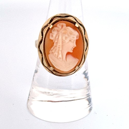 8 - 9ct Gold Cameo Ring size P. 6.22g gross