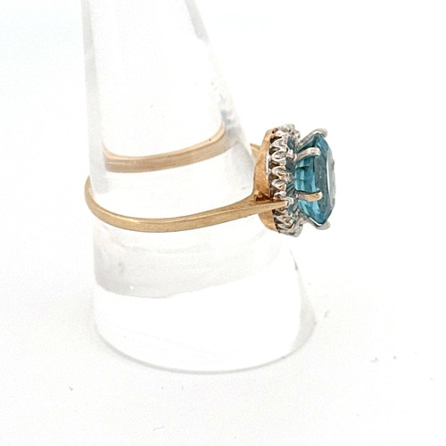 9 - 375 9ct Gold Ring set with Aquamarine & Diamonds. Size T, 2.68g gross