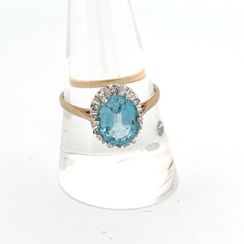 9 - 375 9ct Gold Ring set with Aquamarine & Diamonds. Size T, 2.68g gross