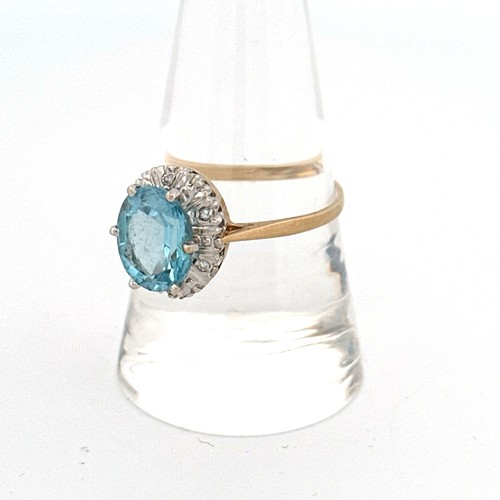 9 - 375 9ct Gold Ring set with Aquamarine & Diamonds. Size T, 2.68g gross