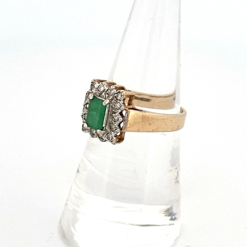 48 - 9ct Gold Ring set with Emerald & small Diamonds size N, 3g gross