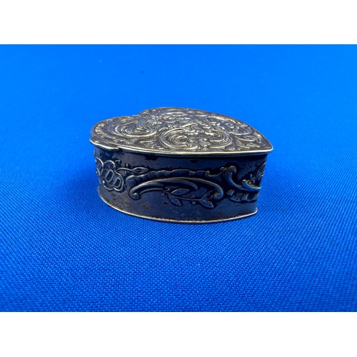 25 - Ornate 800 Silver Trinket / Pill Box with Repousse Decoration Depicting Putti & Swallows 37g