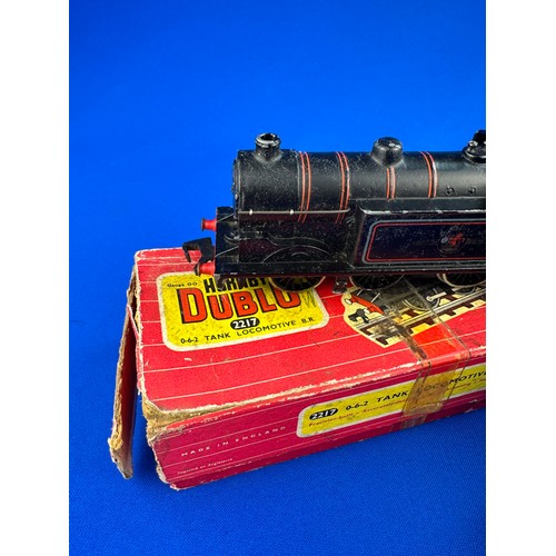 87 - Hornby Dublo 2217 0-6-2 Tank Locomotive B.R. 2-Rail Engine & Goods Brake Van D1 Model Trains