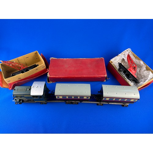 91 - 0 Gauge Model Train, Rolling Stock & Track - Hornby & Lima