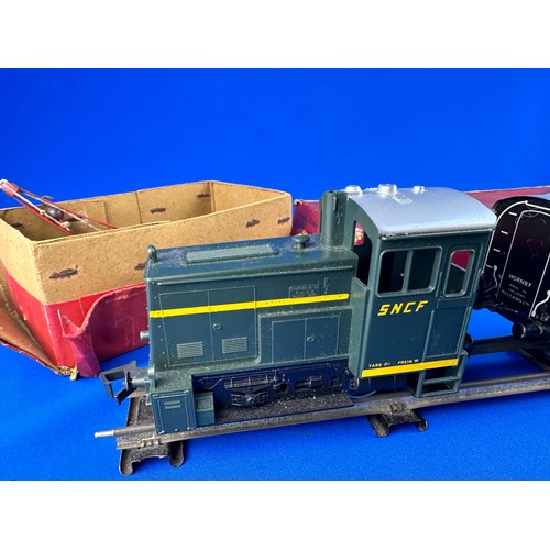 91 - 0 Gauge Model Train, Rolling Stock & Track - Hornby & Lima