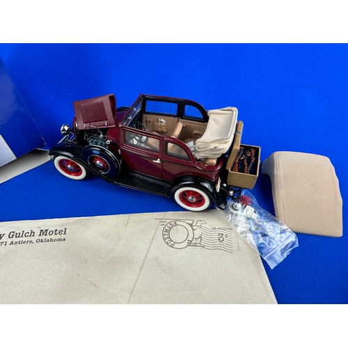54 - Franklin Mint Bonnie & Clyde 1932 Ford V8 Model with Box