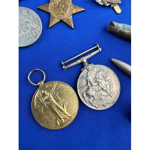 100 - WWI Medals 1781 Pte W.W. Cuthbertson, King's Own Scottish Borders. WWII Medals, Cap Badge, Stripes &... 