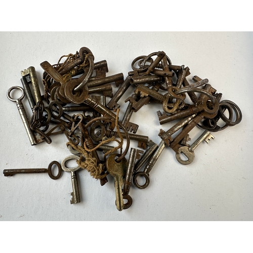 181 - Group of Antiqur & Vintage Keys