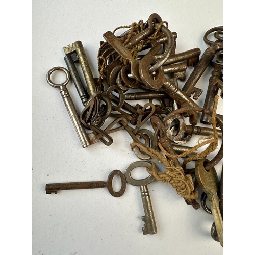 181 - Group of Antiqur & Vintage Keys