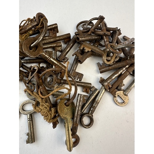 181 - Group of Antiqur & Vintage Keys