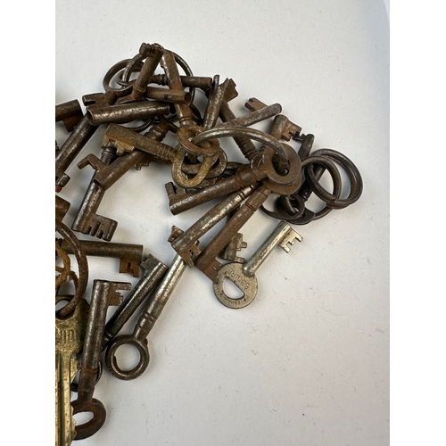 181 - Group of Antiqur & Vintage Keys