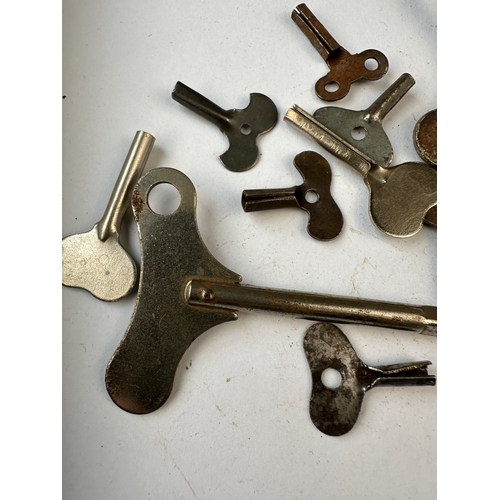 124 - Group of Vintage Clockwork Toy Keys