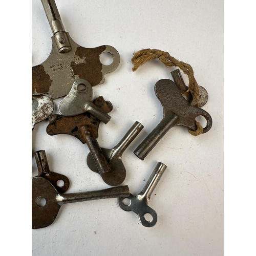 124 - Group of Vintage Clockwork Toy Keys