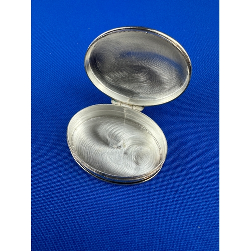 40 - Engraved Silver Pill Box 14.6g