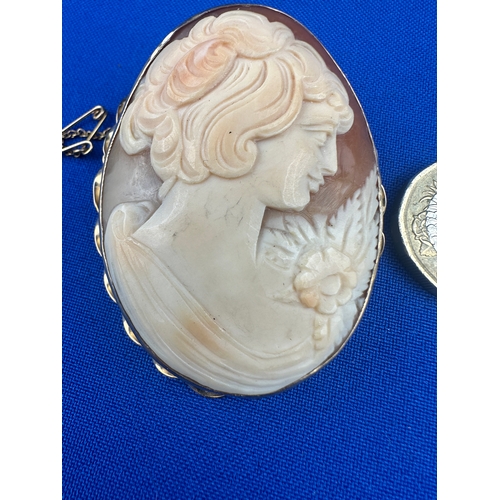 97 - Large Shell Cameo in 9ct Gold Mount 15.14g