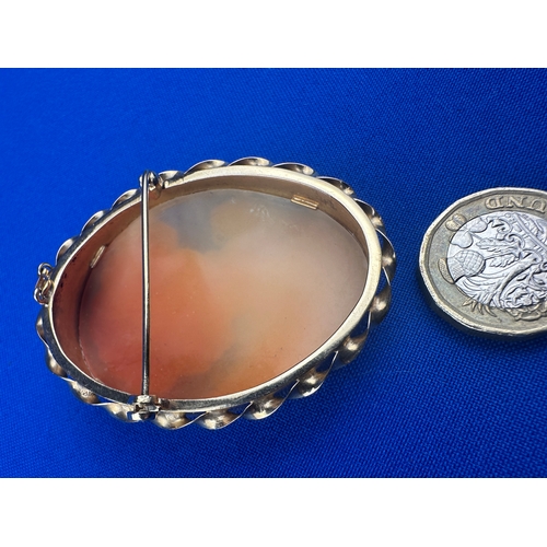 97 - Large Shell Cameo in 9ct Gold Mount 15.14g