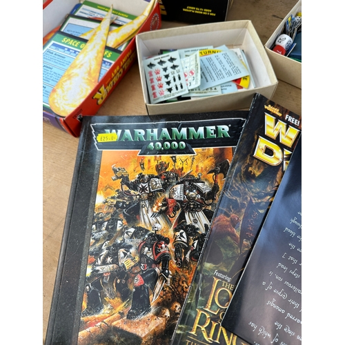 135 - Group of Warhammer 40000 Books & Figures etc