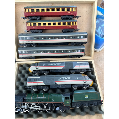 136 - Hornby Trains, Rolling Stock, Track & Trackside Items