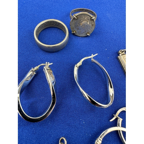 60 - Group of 925 Silver Jewellery Items