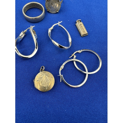 60 - Group of 925 Silver Jewellery Items