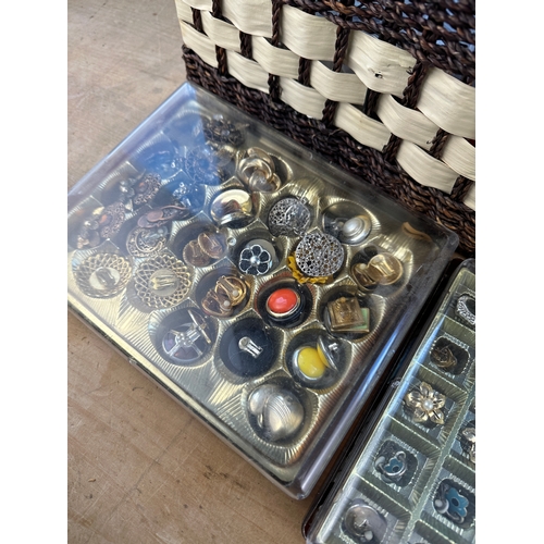 384 - Large Quantity of Vintage & Costume Jewellery