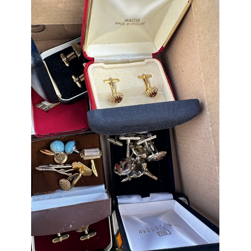 385 - Quantity of Vintage Cufflinks in boxes